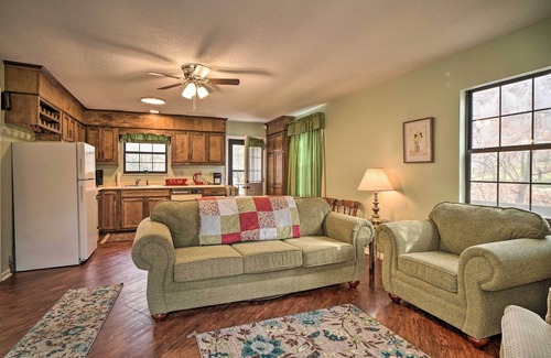 Carson Springs Apartment | Inviting Apartment w/Deck in Smoky Mountains