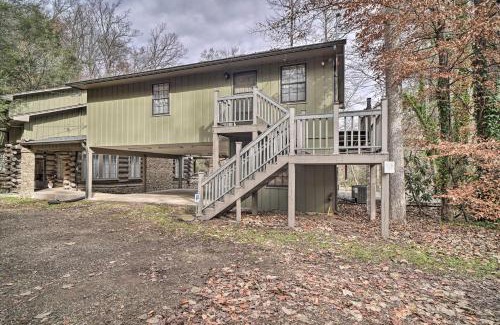 Carson Springs Apartment | Inviting Apartment with Deck in Smoky Mountains