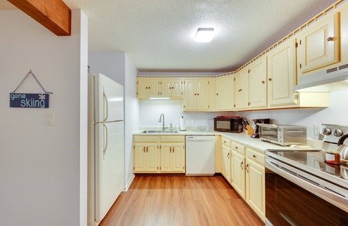 Bartlett Condo | Inviting Bartlett Condo: 1 Mi to Attitash Mountain