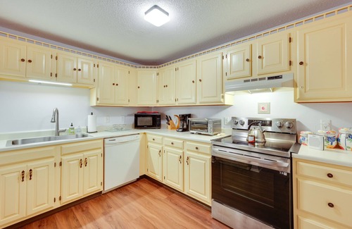 Bartlett Condo | Inviting Bartlett Condo: 1 Mi to Attitash Mountain