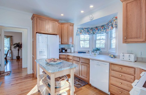 Debordieu Colony House | Inviting Beach Retreat with wonderful Lake Views to Relax and Enjoy