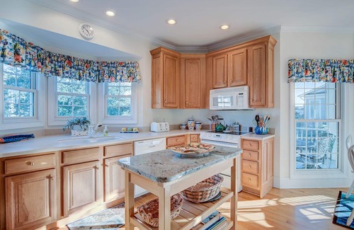 Debordieu Colony House | Inviting Beach Retreat with wonderful Lake Views to Relax and Enjoy