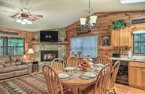 Blairsville Cabin | Inviting Blairsville Cabin Retreat w/Hot Tub