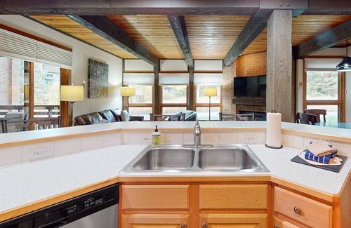 Steamboat Springs House | Inviting condo near Steamboat Ski Resort with pool & hot tubs