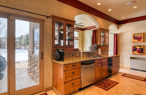 South Fork House | Inviting Condo Near Town w/Jetted Tub, Full Kitchen, Balcony & Free WiFi