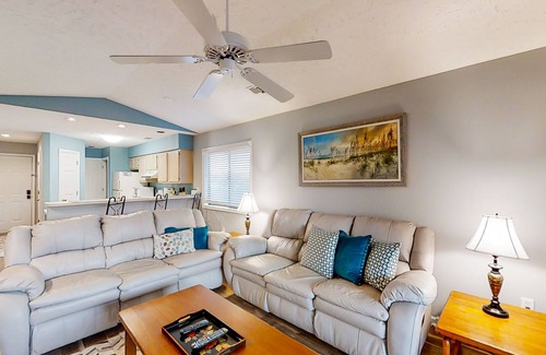 Little River Condo | Inviting condo with pool, hot tub, tennis, balcony, & washer/dryer