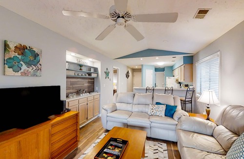 Little River Condo | Inviting condo with pool, hot tub, tennis, balcony, & washer/dryer
