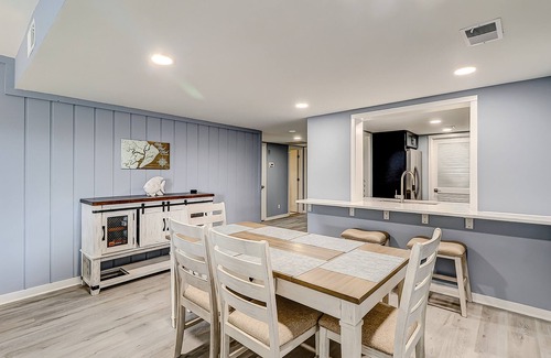 Sea Pines Villa | Inviting condo with pool, balcony, beach access & washer/dryer - golf nearby