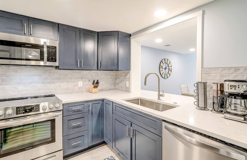 Sea Pines Villa | Inviting condo with pool, balcony, beach access & washer/dryer - golf nearby