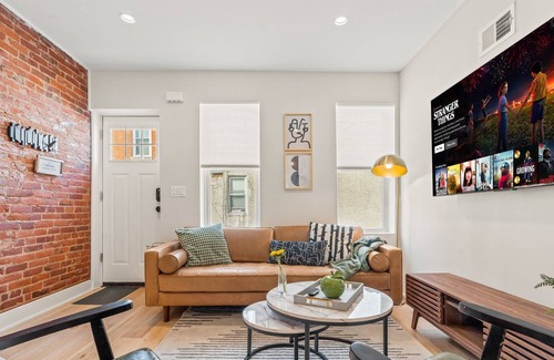 Passyunk Square House | Inviting Family Oasis & E Passyunk Game Home