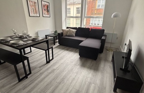 Northampton Apartment | Inviting 2 Bed Apartment - Wi-Fi