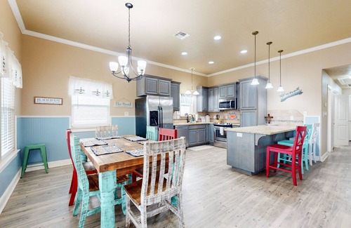 Crystal Beach House | Inviting | Gulf Views | Pet Friendly | Sleeps 12