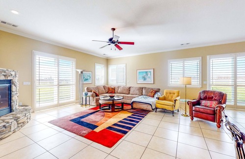 Victor House | Inviting Home on 2.5 acres, Near Vineyards
