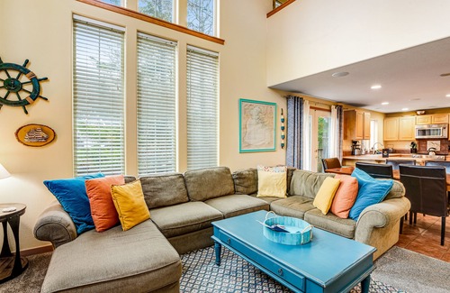 Rockaway Beach House | Inviting house near the beach with private hot tub & game room