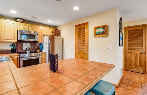 Rockaway Beach House | Inviting house near the beach with private hot tub & game room