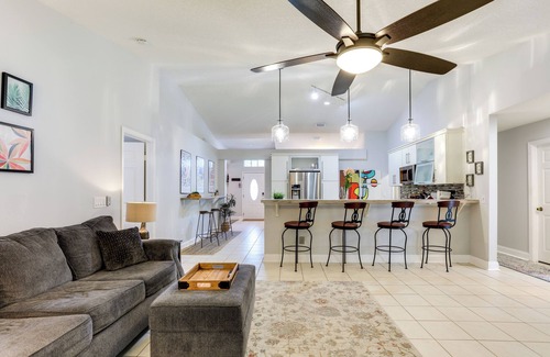 Jensen Beach House | Inviting Jensen Beach Home w/Screened-In Patio!