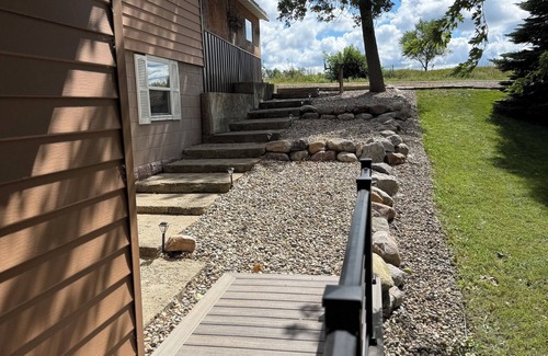 Aberdeen House | Inviting lakefront property on the shore of Richmond Lake