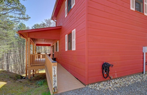 Murphy Cabin | Inviting Murphy Cabin w/ Fire Pit + Mountain Views