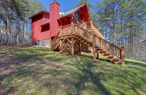 Murphy Cabin | Inviting Murphy Cabin w/ Fire Pit + Mountain Views