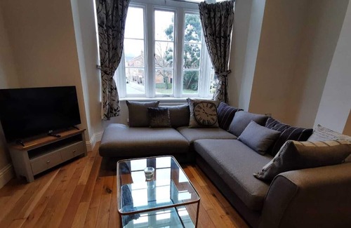 Banbury Apartment | Inviting No.4 The Warwick