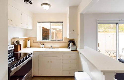 University South House | Inviting Palo Alto 1BR w/Patio, close to Shops & Stanford, by Blueground