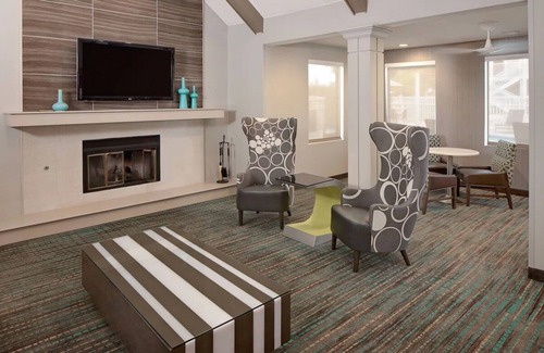 Ontario Hotel | Inviting Studio with Full Kitchen | Outdoor Pool Access