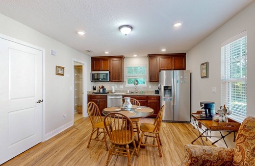Fernandina Beach Cottage | Inviting waterfront cottage w separate garage apartment and stunning marsh view