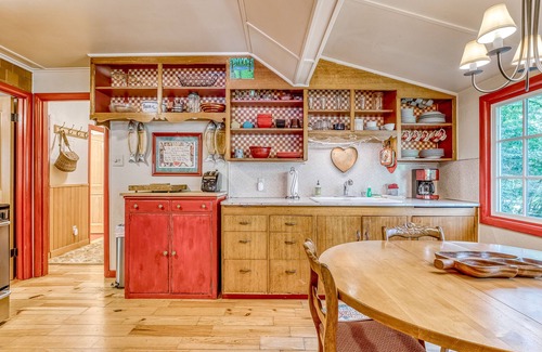 Welches Cabin | Inviting Waterfront Cabin with Covered Porch & Cozy Interior - Dogs OK