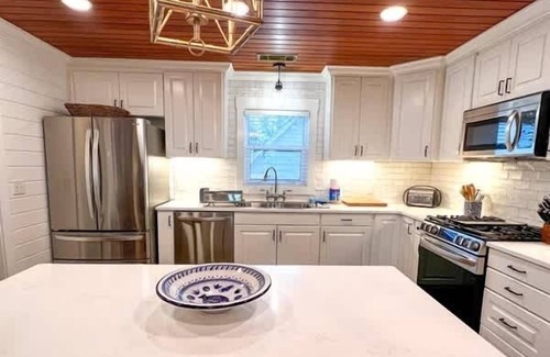 Indian Pass House | IP Beach House- Family Holiday home 3 bedroom sleeps 8 Elevator Pet Friendly Ice