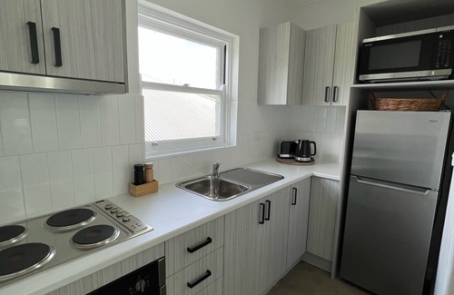 Lakes Entrance Apartment | Irene June Coastal Retreat 2