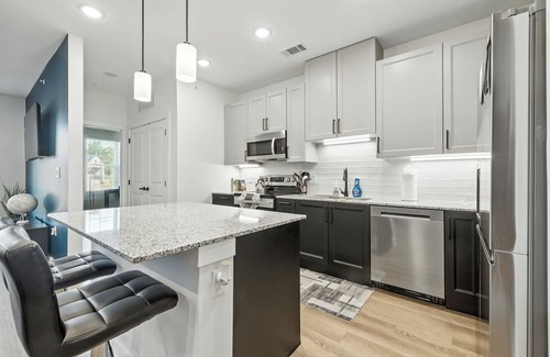 Westfield Apartment | IRIE Living Brand-New Lux 2BR 8 Min Grand Park