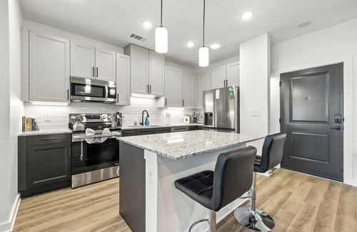 Westfield Apartment | IRIE Living Brand-New Lux 2BR 8 Min Grand Park
