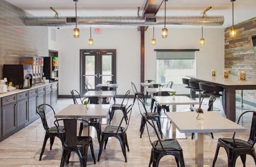 Garden City Hotel | Iris Garden Inn