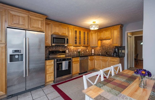 Nashville House | Iris Inn :) Relaxation Station near Opry Mills Mall