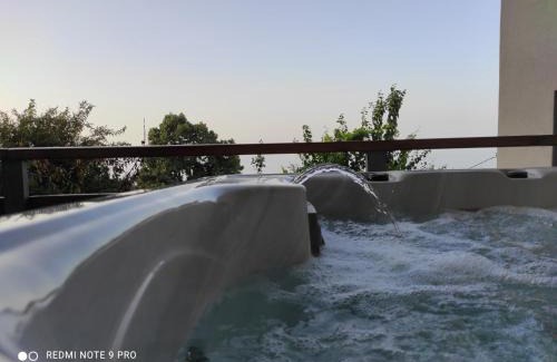 Tsagarada Apartment | Iris Stone Villa with Jacuzzi