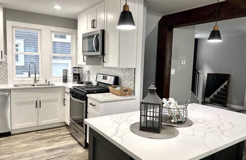 Northeast South Bend House | Irish Retreat! Walk to ND!