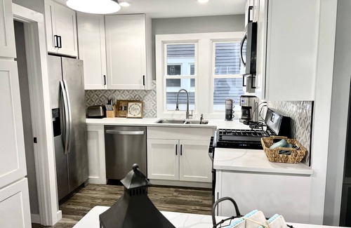 Northeast South Bend House | Irish Retreat! Walk to ND!