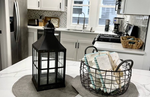Northeast South Bend House | Irish Retreat! Walk to ND!