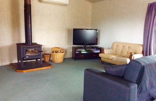 Twizel House | Irishman Drive Retreat, free wifi.