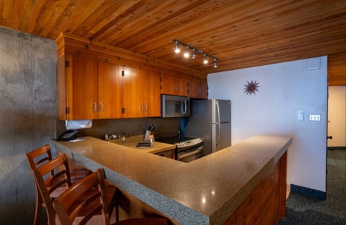 Salt Lake Mountain Resorts Condo | Iron Blosam Lodge!Steps to the Mountain! Snowbird, UT. From 3/22 to3/29/25