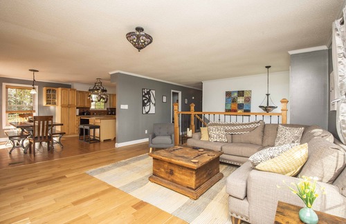 Kodak House | Ironwood Haven-Hot Tub-Firepit-Pool Table-Air Hockey-2600sq ft-7min Off Exit 407