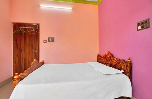 Basirhat Hotel | iROOMZ Tilottama Guest House