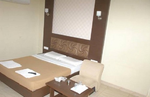 Bellary Hotel | Iroomz Vaishali Residency