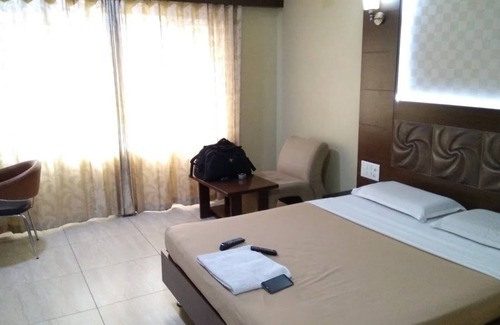 Bellary Hotel | Iroomz Vaishali Residency