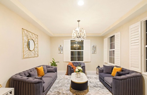 Woodbury House | Irvine luxury house /First rental /Close everthing /Hottub/ Family travel /WFH