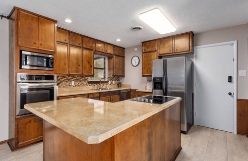 Irving House | Irving, Tx Home in heart of DFW, dog friendly!