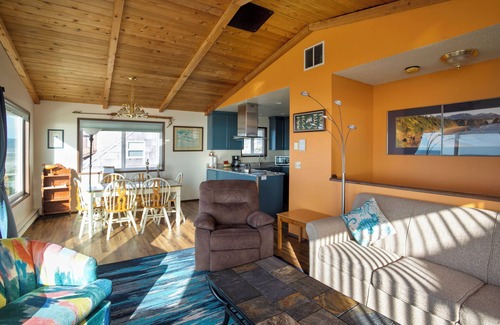 Tolovana Park House | Isabel House - Oceanfront - Cannon Beach Property Mgmt