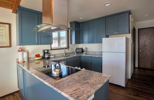 Tolovana Park House | Isabel House - Oceanfront - Cannon Beach Property Mgmt