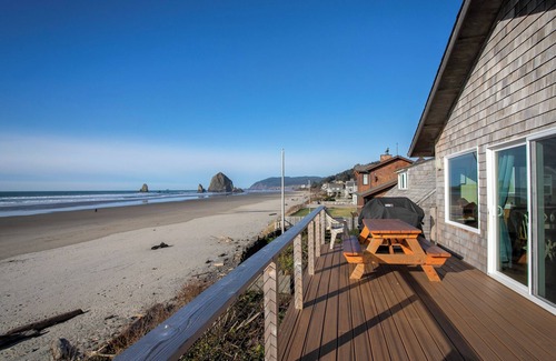 Tolovana Park House | Isabel House - Oceanfront - Cannon Beach Property Mgmt
