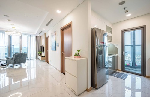 Hang Xanh Hotel | Isabelle Luxury inside Landmark 81 Tower